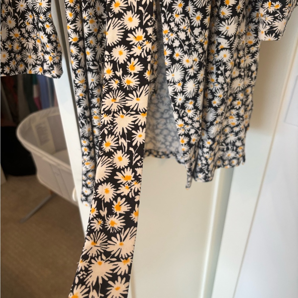Mason Grey Robe Daisy Print - Picture 4 of 4